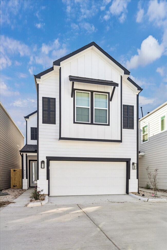 Building Photo - 8127 Esther Acres Ln