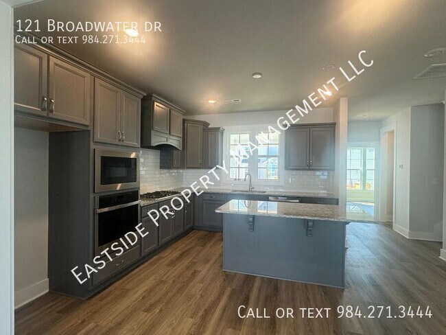 Photo - 121 Broadwater Dr
