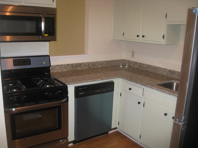 Photo - 133 Line St Unidad c