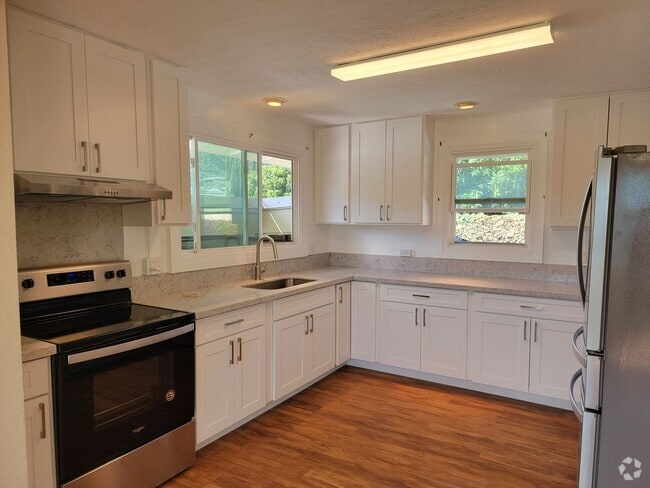 Building Photo - Large Upstairs Unit, Split AC, Renovated Rental