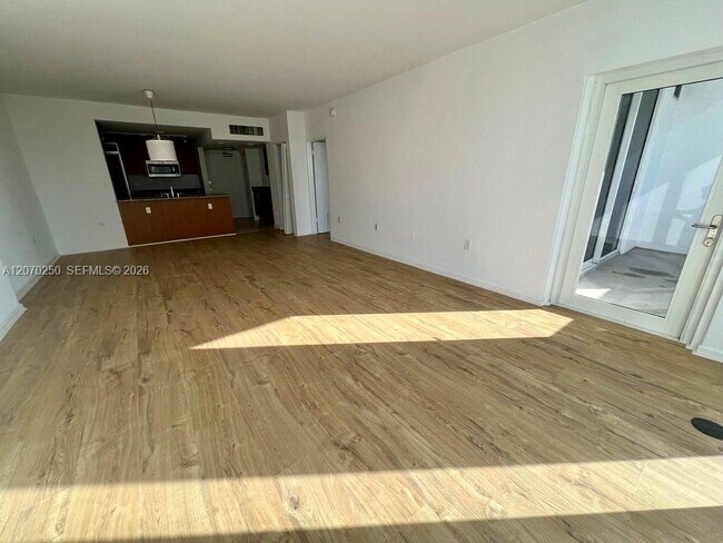 10275 Collins Ave Unit 415