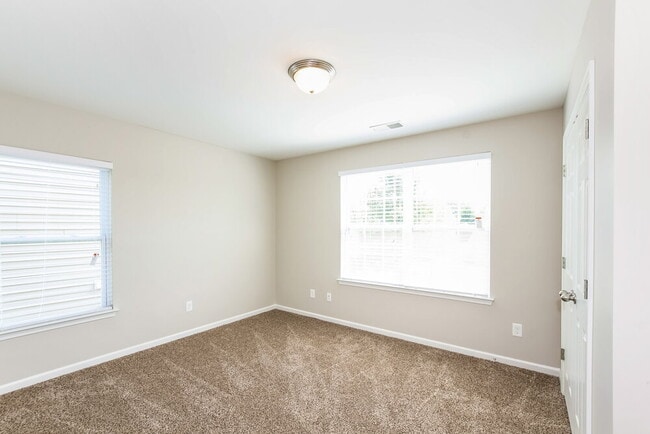 Photo - 812 Old Forester Ln