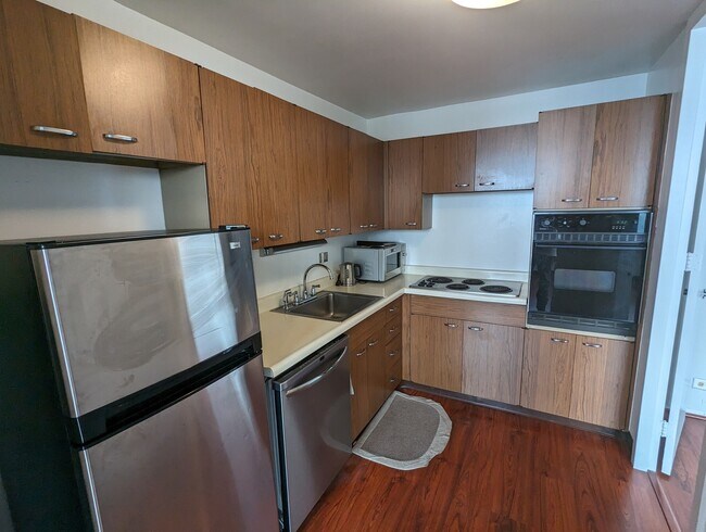 Photo - 1700 E 56th St