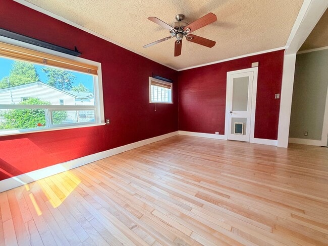Photo - AVAILABLE NOW! Charming 3 Bed, 2 Bath Bungalow in Delridge!