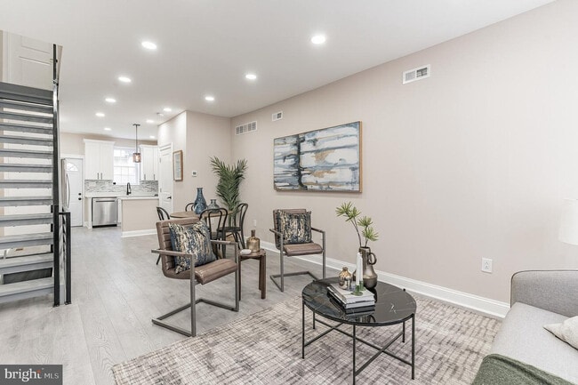 Photo - 1828 Hoffman St