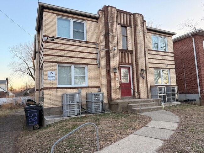 Building Photo - 1589 Summit Rd