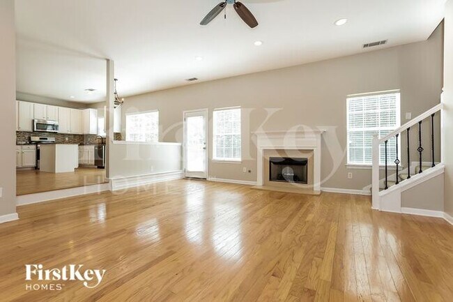 Photo - 413 Farmwood Way