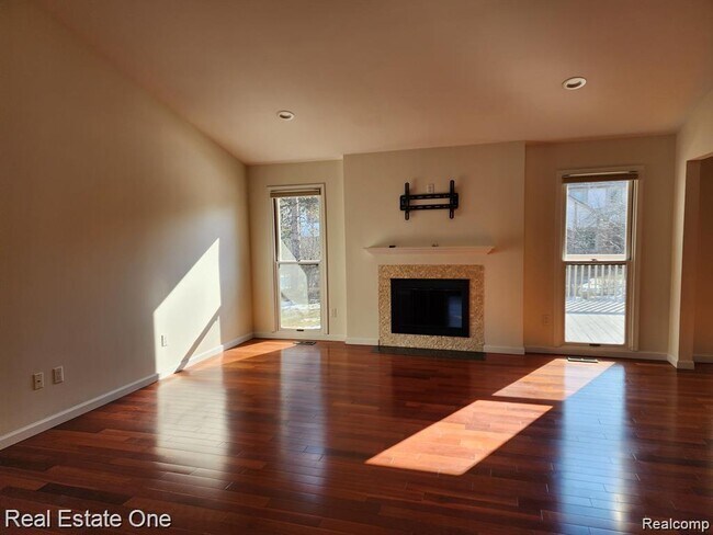 Photo - 492 Buttercup Dr