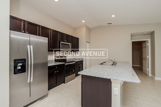 Photo - 550 Waterside Rd SE