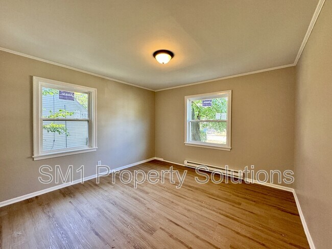 Photo - 1020 Nancy Ln SE
