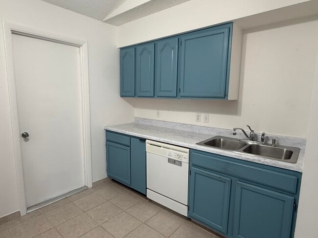 Photo - 1194 SW Granadeer St