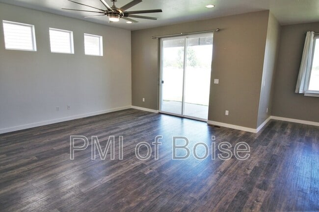 1570 S Pilar Wy