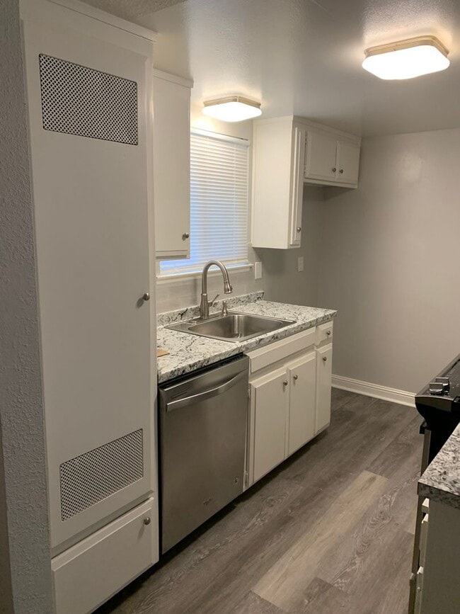 Photo - 2 bedroom 1.5 bath condo !