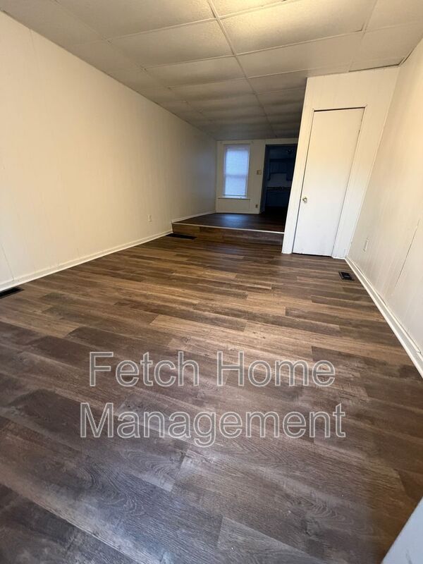 Photo - 214 W Strawberry St