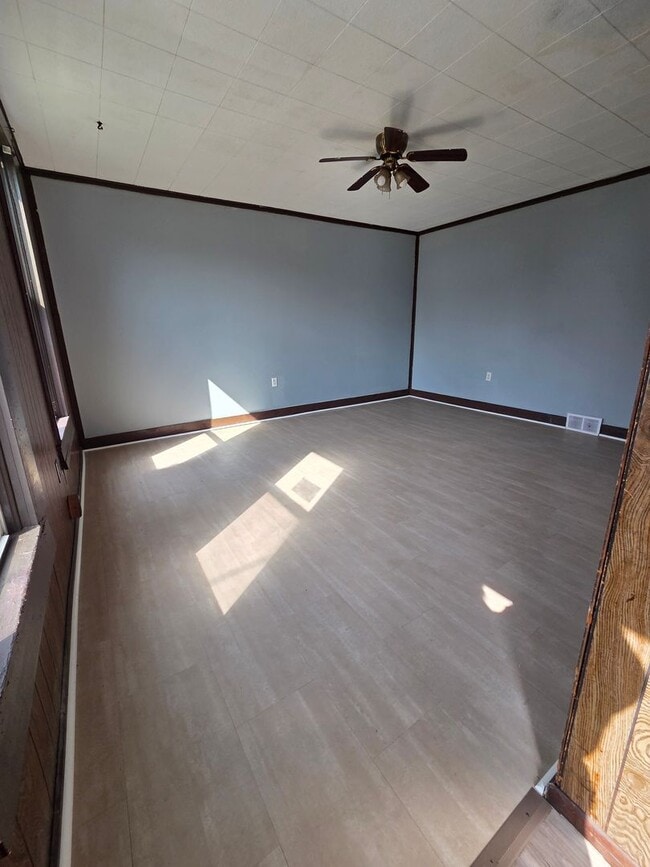 Building Photo - 612 E 14th St Unit 612 E 14th St #1