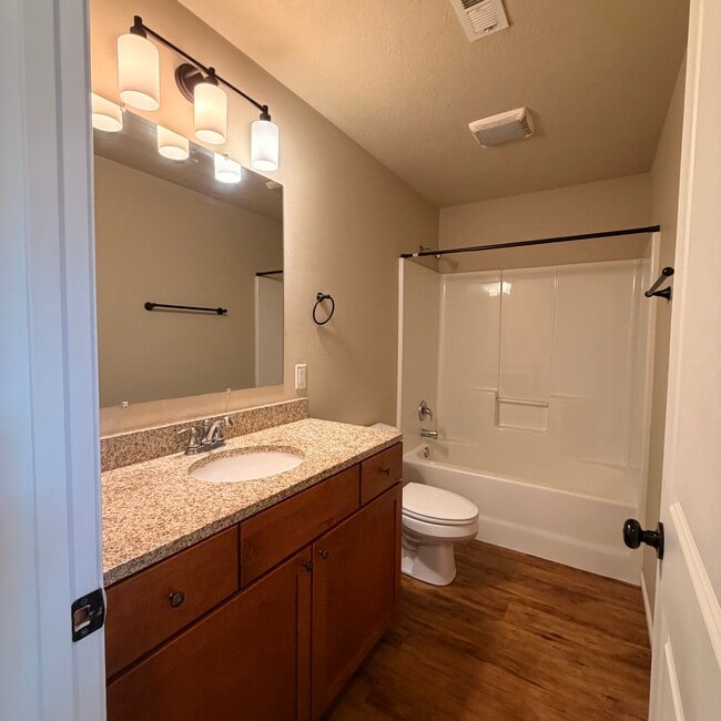 Photo - 708 3rd St NW