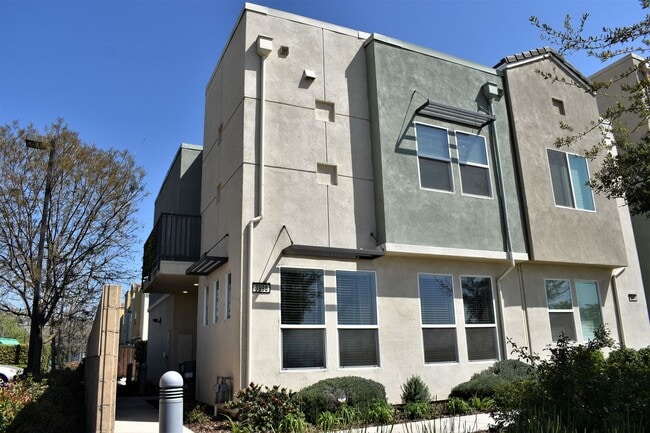 Building Photo - 3998 E Commerce Way Rental