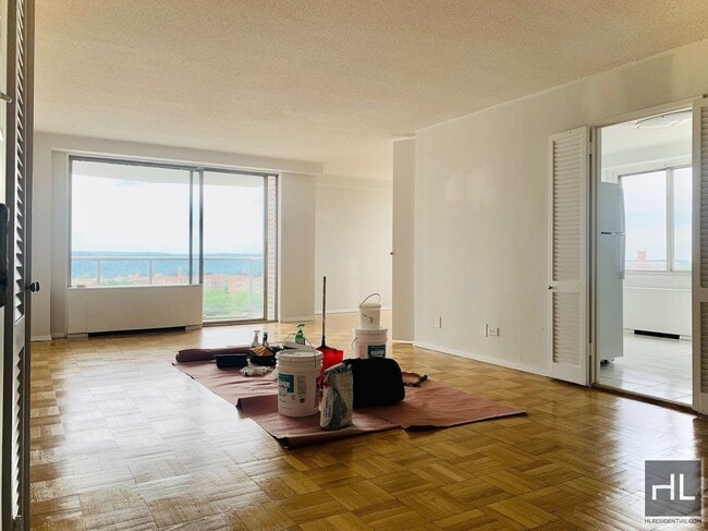 Photo - HENRY HUDSON PKWY W Unit 18R