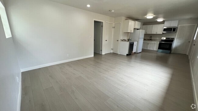 Building Photo - Newly Remodeled and Spacious 3 bedroom 1 b... Rental