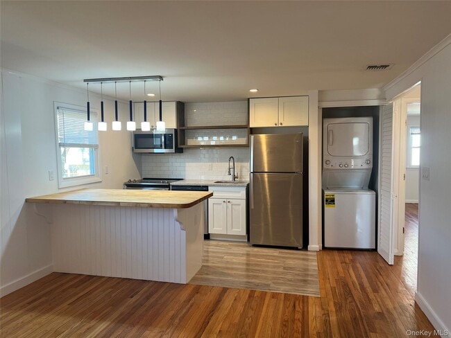 Photo - 11 Pulaski Pl Unidad B