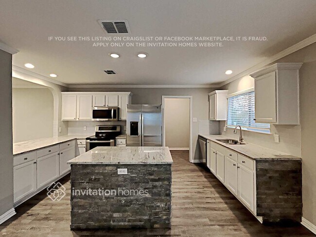 Photo - 704 Gibson St