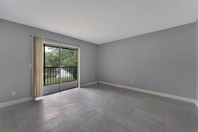 Photo - 1430 Meadows Cir W Unit 1430