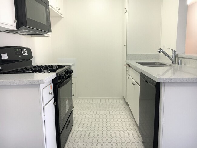 Photo - Hamlin Apartments