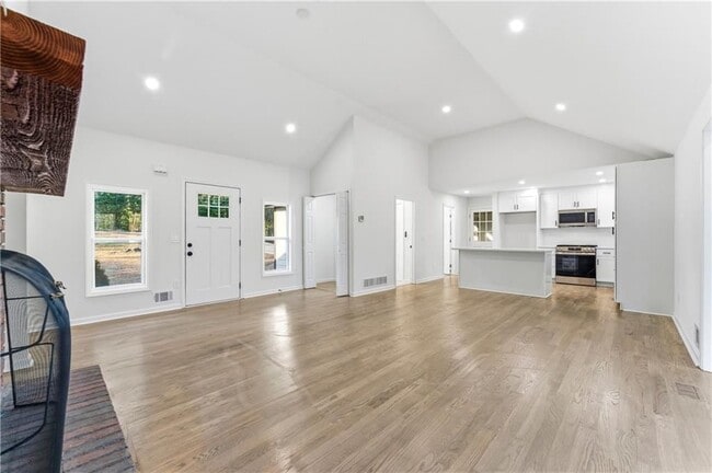 Photo - 1715 Crestline Dr NE