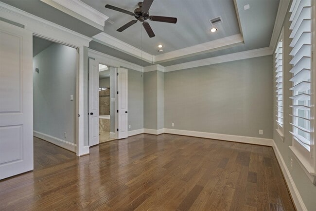 Photo - 2 E Rafters Row