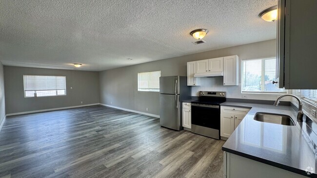 Building Photo - 4711-4711 W Tennessee Ave Rental