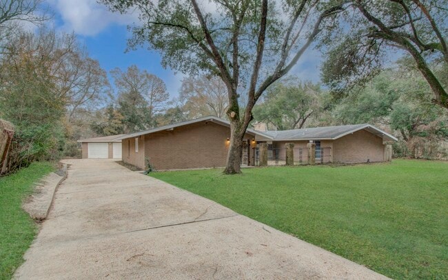 Building Photo - 809 Brook Hollow Dr Rental