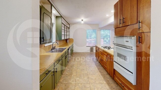 Photo - 4717 Staples Ave
