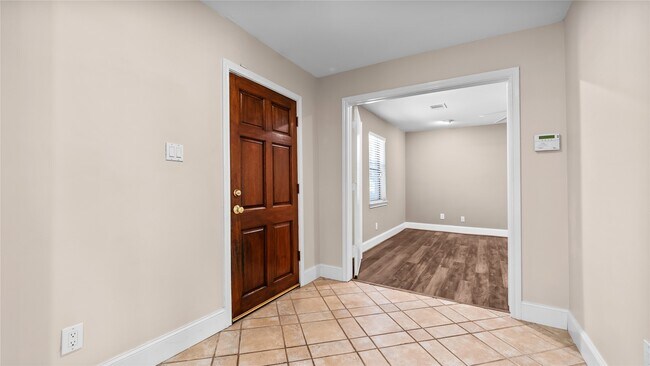 Photo - 1017 Howard Ln