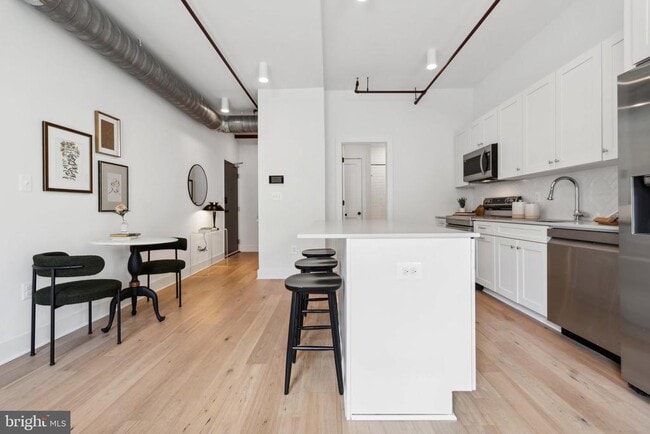 Photo - 901 King St Unit 102