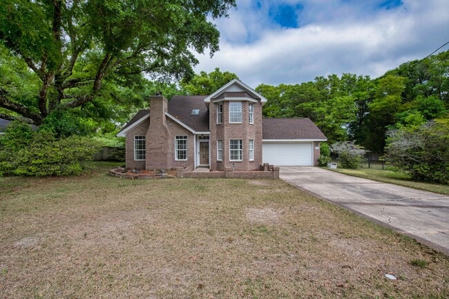 Photo - Spacious 3BR Retreat with Soaring Ceilings & Screened Porch