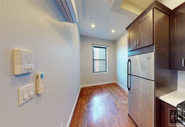 Photo - Gorgeous 1 Bedroom on Striver's Row! Unit 6