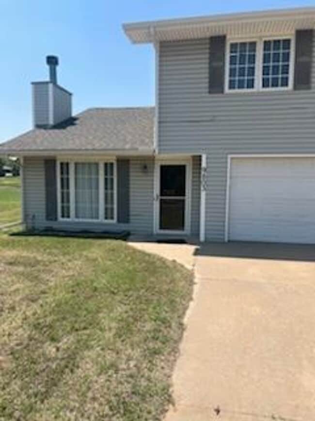 Building Photo - Highland Golf  Course Rental