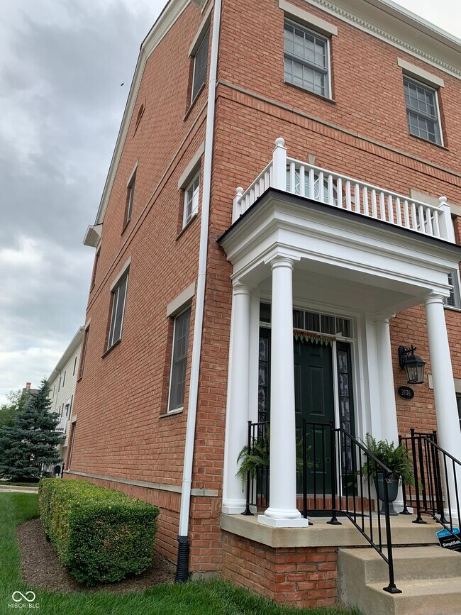 Photo - 2076 Broughton St