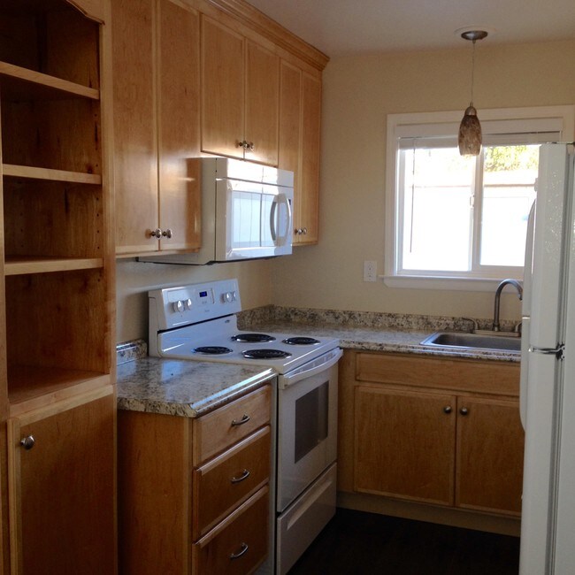 Photo - 1807 Bradford Way