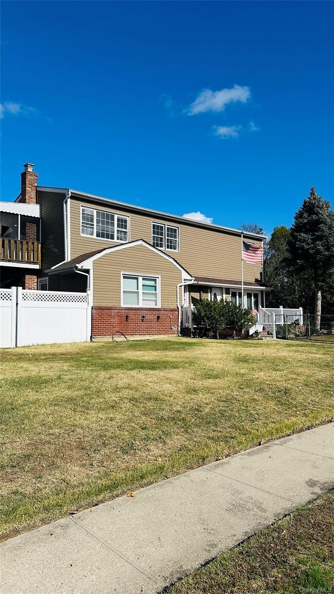 Building Photo - 3013 Lawrence Dr Unit #2