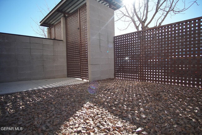 Photo - 6262 Woodrow Bean Transmountain