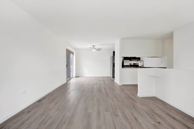 Photo - 205 W Winchester Rd