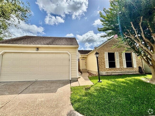 Building Photo - 16719 Dale Oak Way Rental