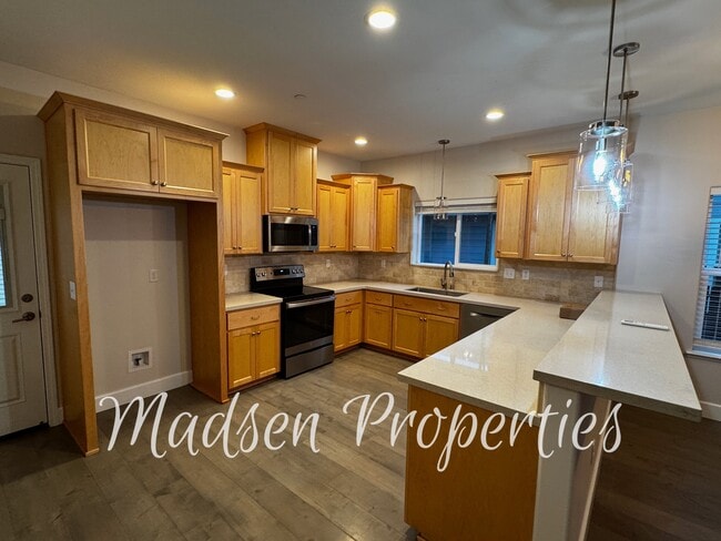 Photo - 2127 Hewitt Ave