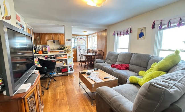 Building Photo - 28A Cherry St Unit 2