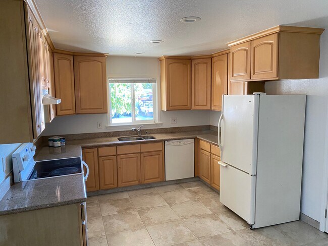 Photo - 1214 Doncaster Way