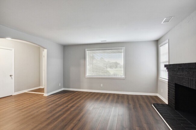 Photo - Large 3BR/2BA Near Downtown Savannah Home For Rent