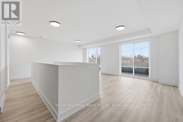 Photo - 154 Everett Common St