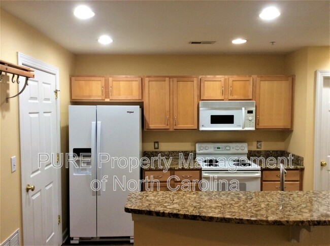 Photo - 718 W Trade St Unidad #709 Rental