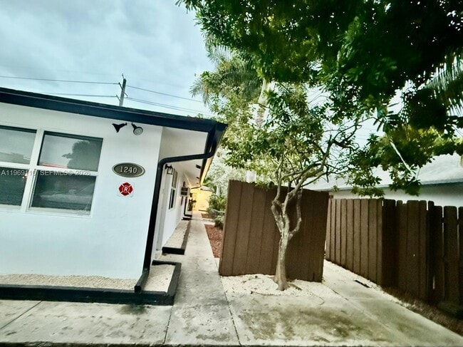 Photo - 1240 NE 12th Ave Unit 1